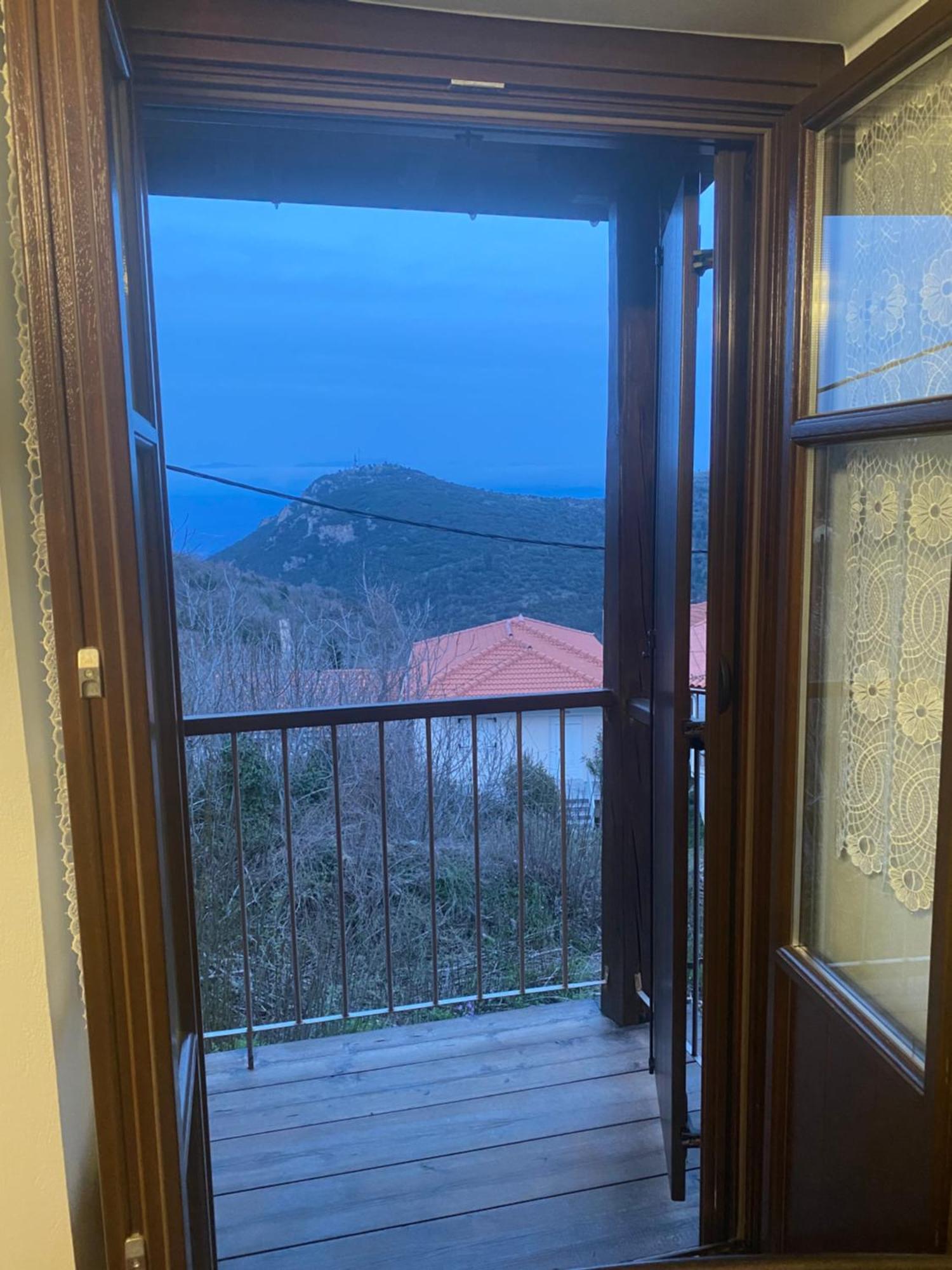 Apostolia's Small House Bed And View Country house
